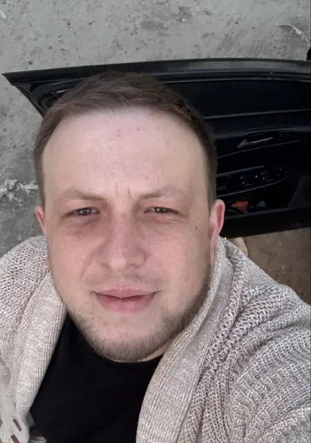 Soy Maksim, 33 años de Madrid, busco conocer gente para relación a largo plazo