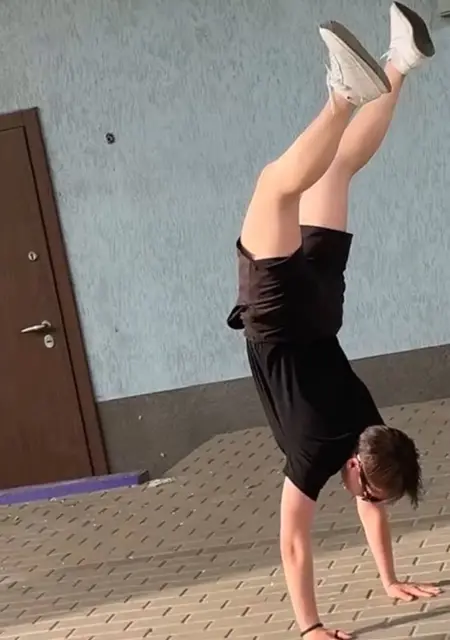 Саша з Київ, мені 19 років, познайомлюсь на одну ніч