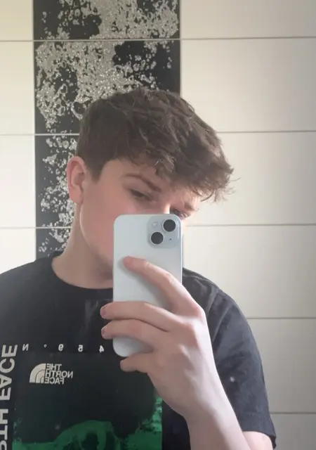 Killian из Дижон, мне 18, познакомлюсь без обязательств