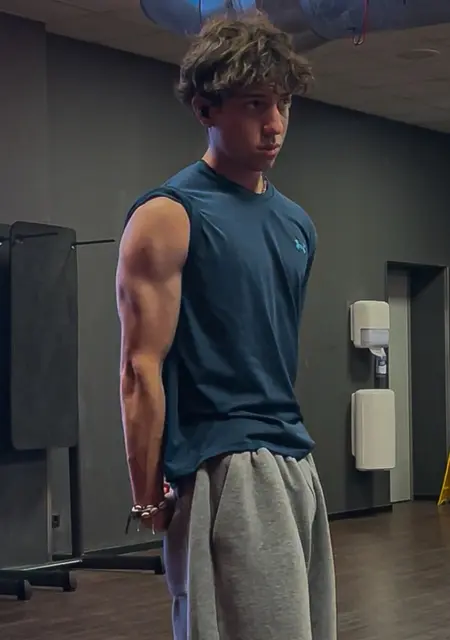 Angel из Мадрида, мне 20, познакомлюсь на одну ночь