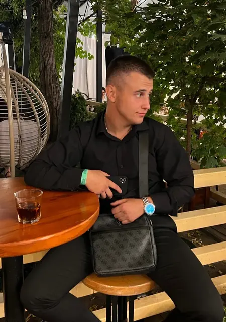 Я Дмитрий, 25, из Кременчуга, ищу знакомство для приятного времяпровождения