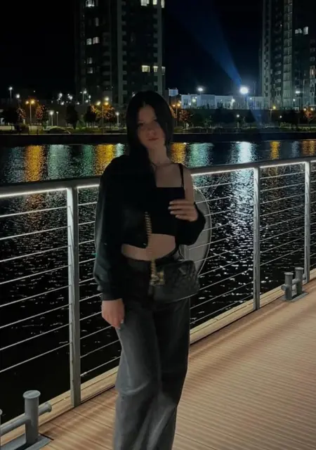 Я Kusya, 18, из Парижа, ищу знакомство для общения