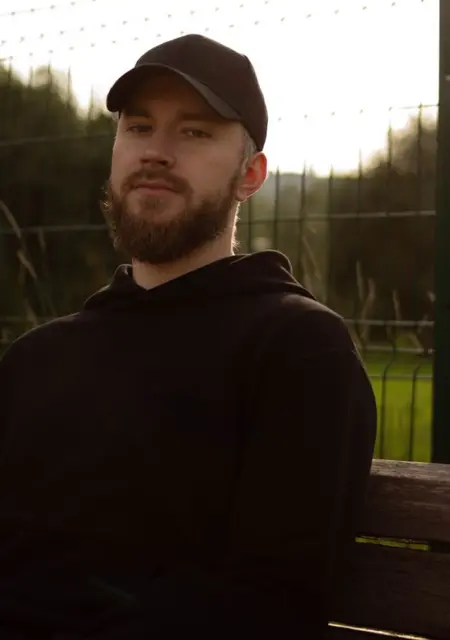 Назар из Новограда-Волынского, мне 25, познакомлюсь для общения