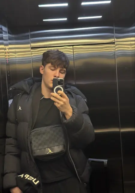 Я Danil, 18, из Вены, ищу знакомства без обязательств