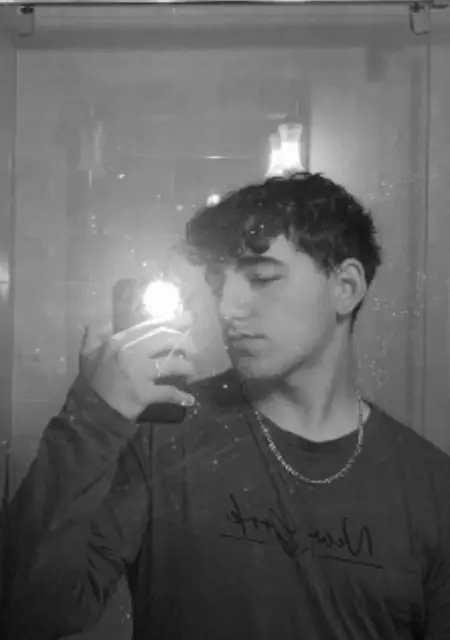 Я Omar, 19, из Мадрида, ищу знакомство для вирта