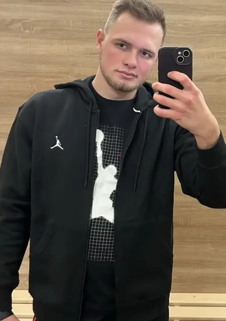 Я Oleksandr, 22 років, знайомлюсь для спілкування у Новомосковськ