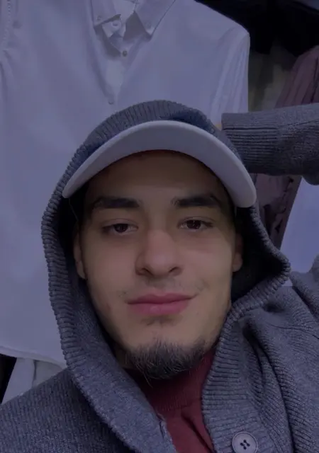 Soy Hasanov, 23 años, conociéndome para relación sin ataduras en Blanes