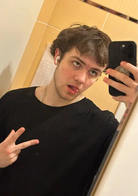 Я Иларий, 20, из Берлина, ищу знакомства без обязательств