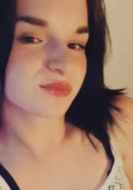 Я Ева, 27, из Пюто, ищу знакомства без обязательств