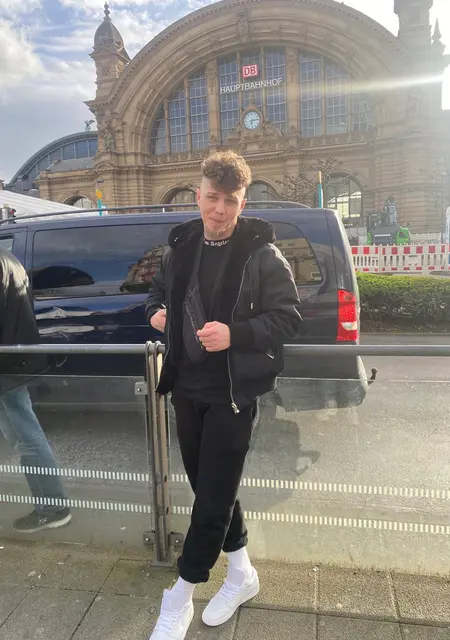 Anton из Кёльна, мне 27, познакомлюсь для открытые отношения