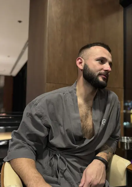 Дмитрий из Амстердама, ищу на сайте знакомства без обязательств