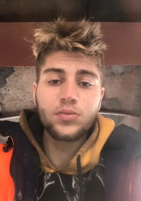 Я Саше, 24 років з Новомосковськ, шукаю знайомства без зобов'язань