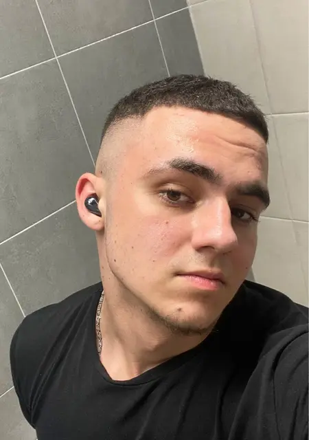 Я Даниил, 21, из Батуми, ищу знакомство для совместных путешествий