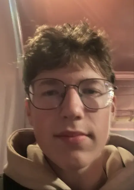 Из Франкфурта-на-майне, мне 25, познакомлюсь