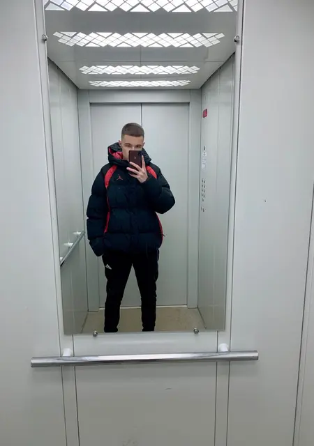 Данил из Харькова, мне 19, познакомлюсь на одну ночь