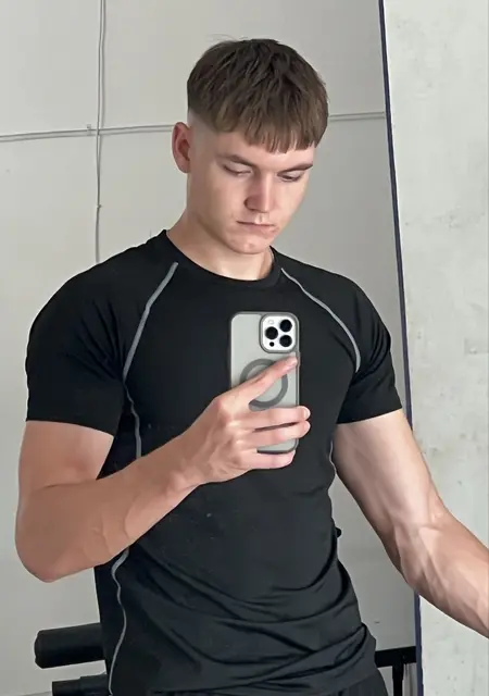 Vlad из Рима, ищу на сайте знакомства на одну ночь