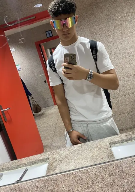 Zaka de Barcelona, tengo 18 años, listo para conocer para lío de una noche