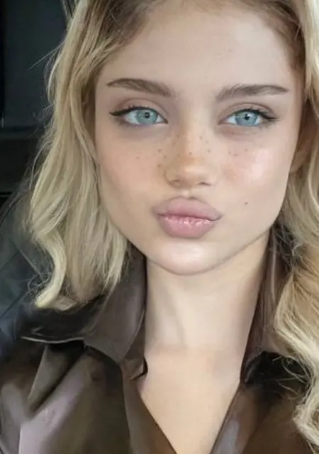 Я Helen, 18, из Галларате, ищу знакомство для постоянных отношений