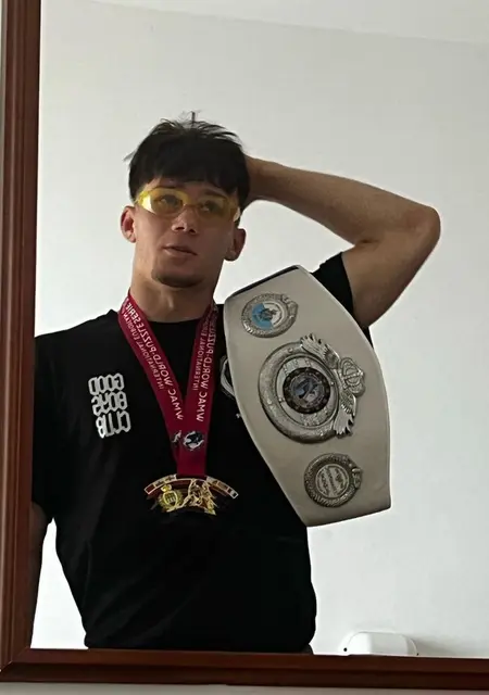 Я Макс, 20, знакомлюсь на одну ночь в Лозове