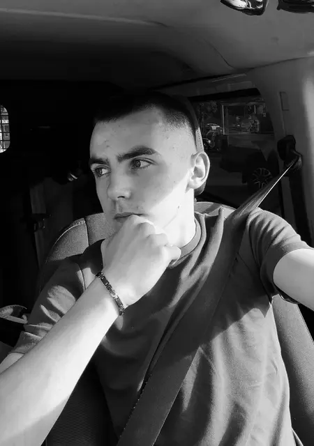 Я Вова, 19, из Висбадена, ищу знакомства без обязательств