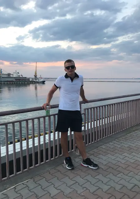 Вова з Чернігова, мені 25 років, познайомлюсь для постійних стосунків