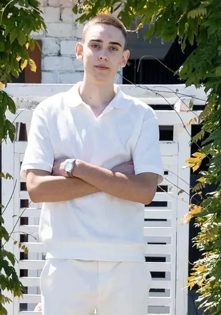 Я Влад, 20 років з Тернополя, шукаю знайомства без зобов'язань