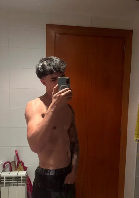 Aleix de Barcelona, tengo 18 años, listo para conocer para lío de una noche