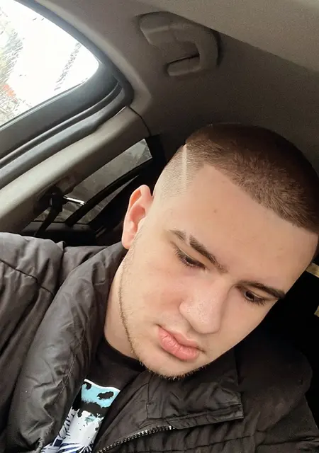 Я Mateusz, 20, знакомлюсь без обязательств в Познани