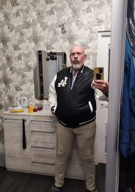 Oleg из Минска, мне 59, познакомлюсь для вирта