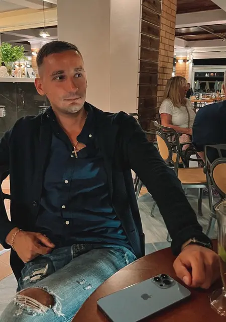 Я Rostyslav, 29, из Парижа, ищу знакомства без обязательств