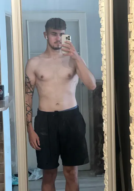 Я Roman, 21, из Кракова, ищу знакомства без обязательств