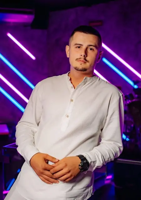 Я Johny, 31 років, знайомлюсь без зобов'язань у Сумах