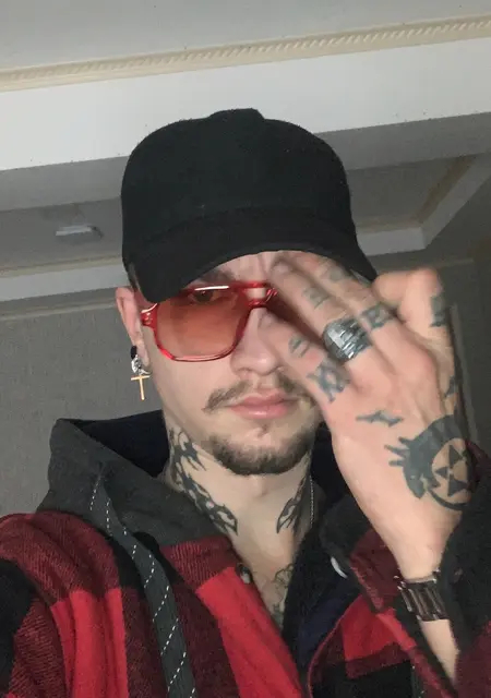 Илья из Александрии, ищу на сайте постоянные отношения