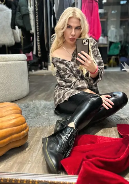 Ириша из Киева, ищу на сайте общение