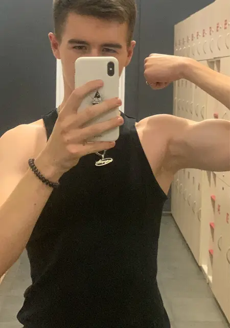 Давид из Харькова, мне 18, познакомлюсь на одну ночь