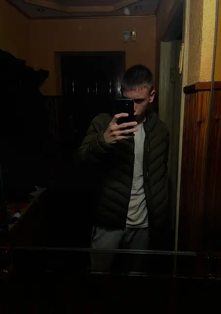 Yuchik з Ужгорода, мені 20 років, познайомлюсь без зобов'язань