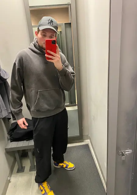 Mark из Харькова, мне 24, познакомлюсь для приятного времяпровождения