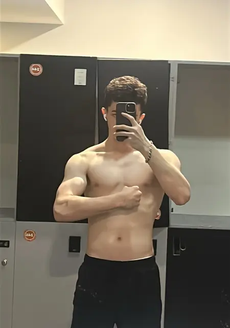 Я Maksim, 20, из Батуми, ищу знакомства на одну ночь