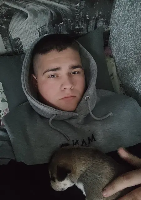 Валік из Черновцов, мне 19, познакомлюсь без обязательств