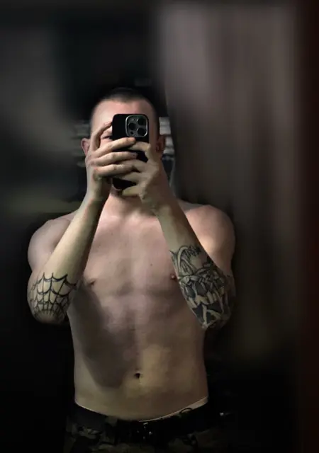 Soy Viktor, 21 años, conociéndome para lío de una noche en Madrid