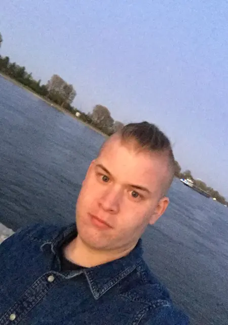 Yannick из Кёльна, ищу на сайте открытые отношения