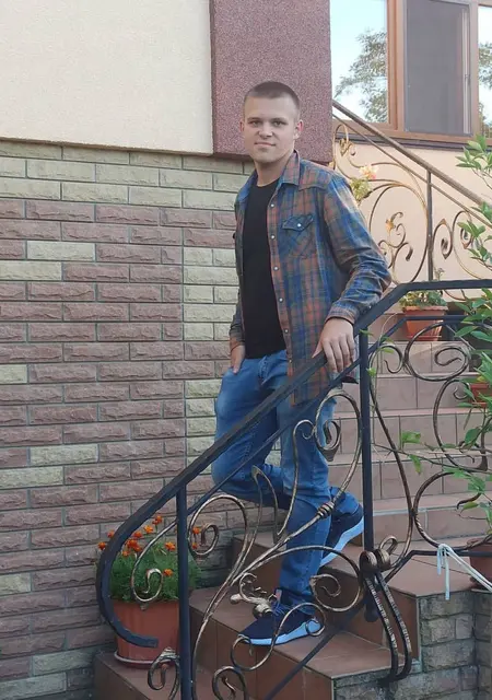 Я Артур, 24 років, знайомлюсь для спільних подорожей у Житомире