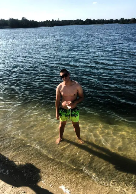 Я Александр, 20 років з Харкова, шукаю знайомство для вірт