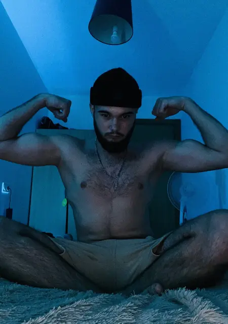 Soy Andry, 24 años de Pamplona, busco conocer gente para lío de una noche