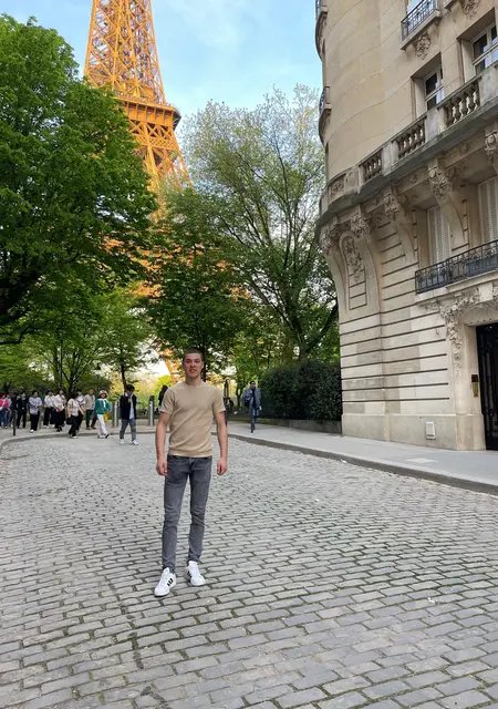 Я Sasha, 30, знакомлюсь на одну ночь в Париже