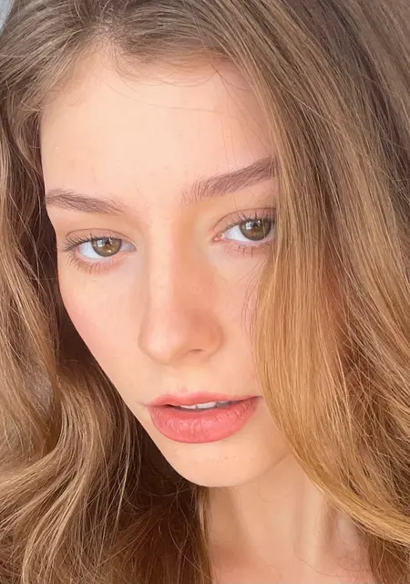 Ксения из Сураттхани, мне 22, познакомлюсь на одну ночь