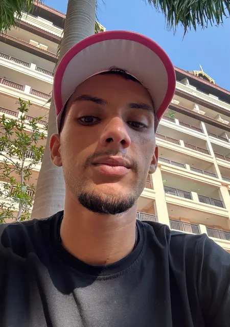 Я Shoaib, 23, знакомлюсь для открытые отношения в Дубае