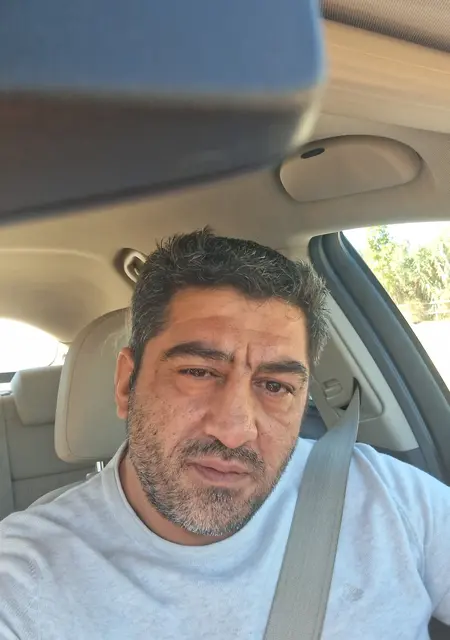 Eduard de Salou, tengo 45 años, listo para conocer para lío de una noche