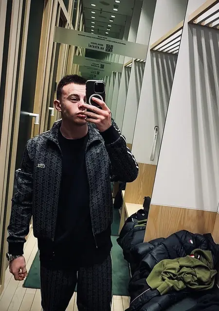 Я Никита, 20, знакомлюсь для открытые отношения в Днепре