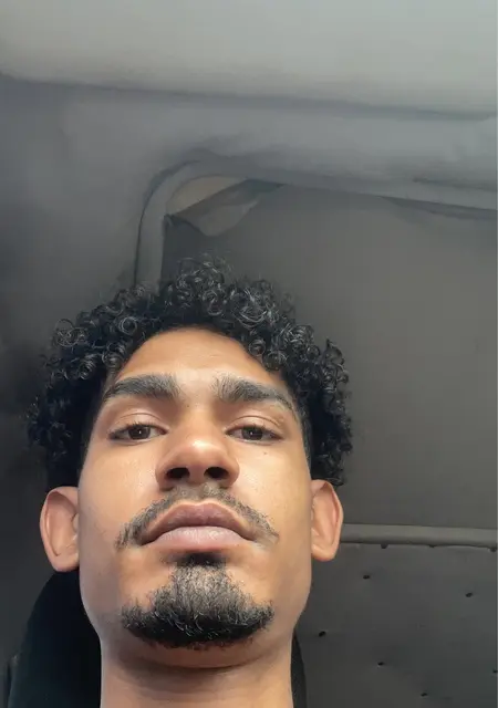 Jonas из Кравиньюс, мне 25, познакомлюсь для общения